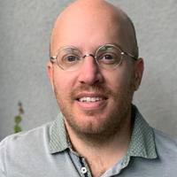 Alexander Mills headshot